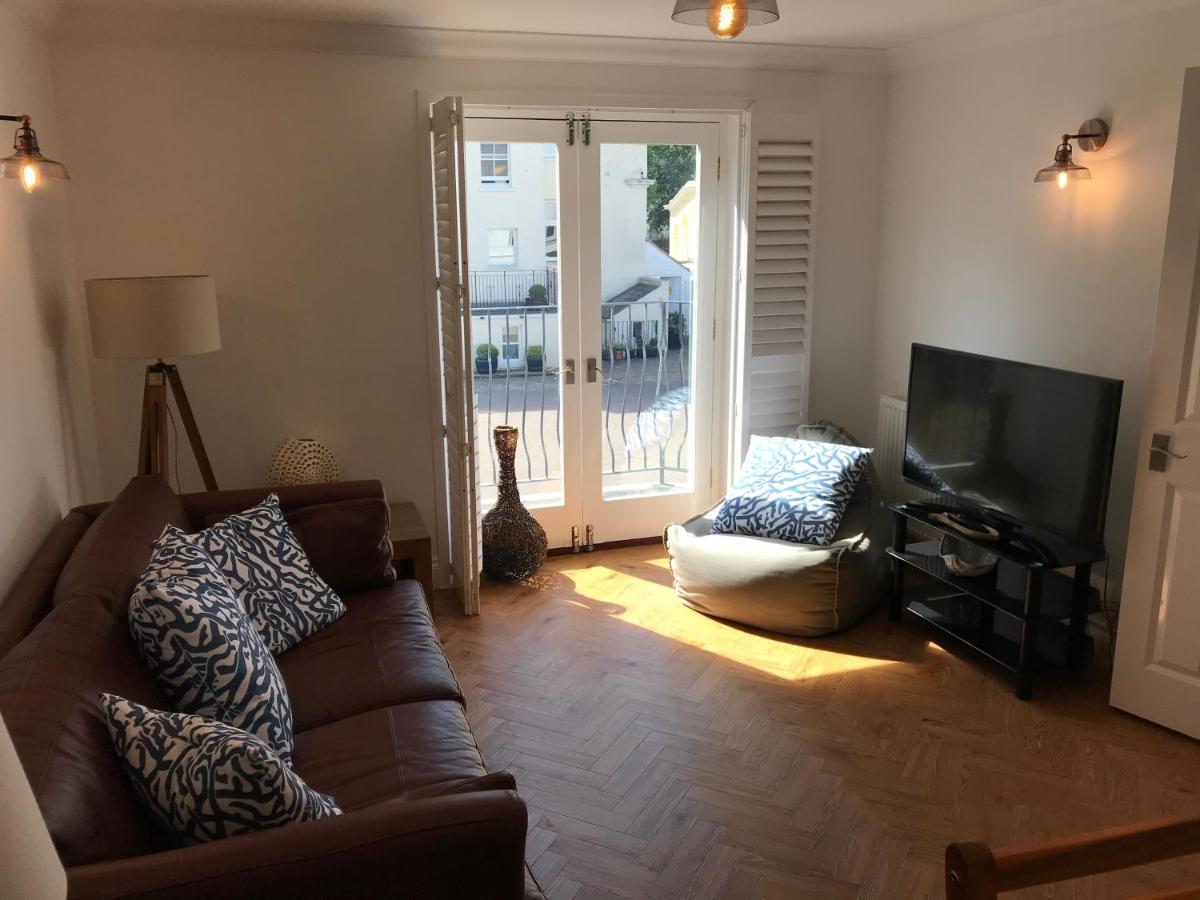 The Beach House Holiday Apartments Истбурн Экстерьер фото