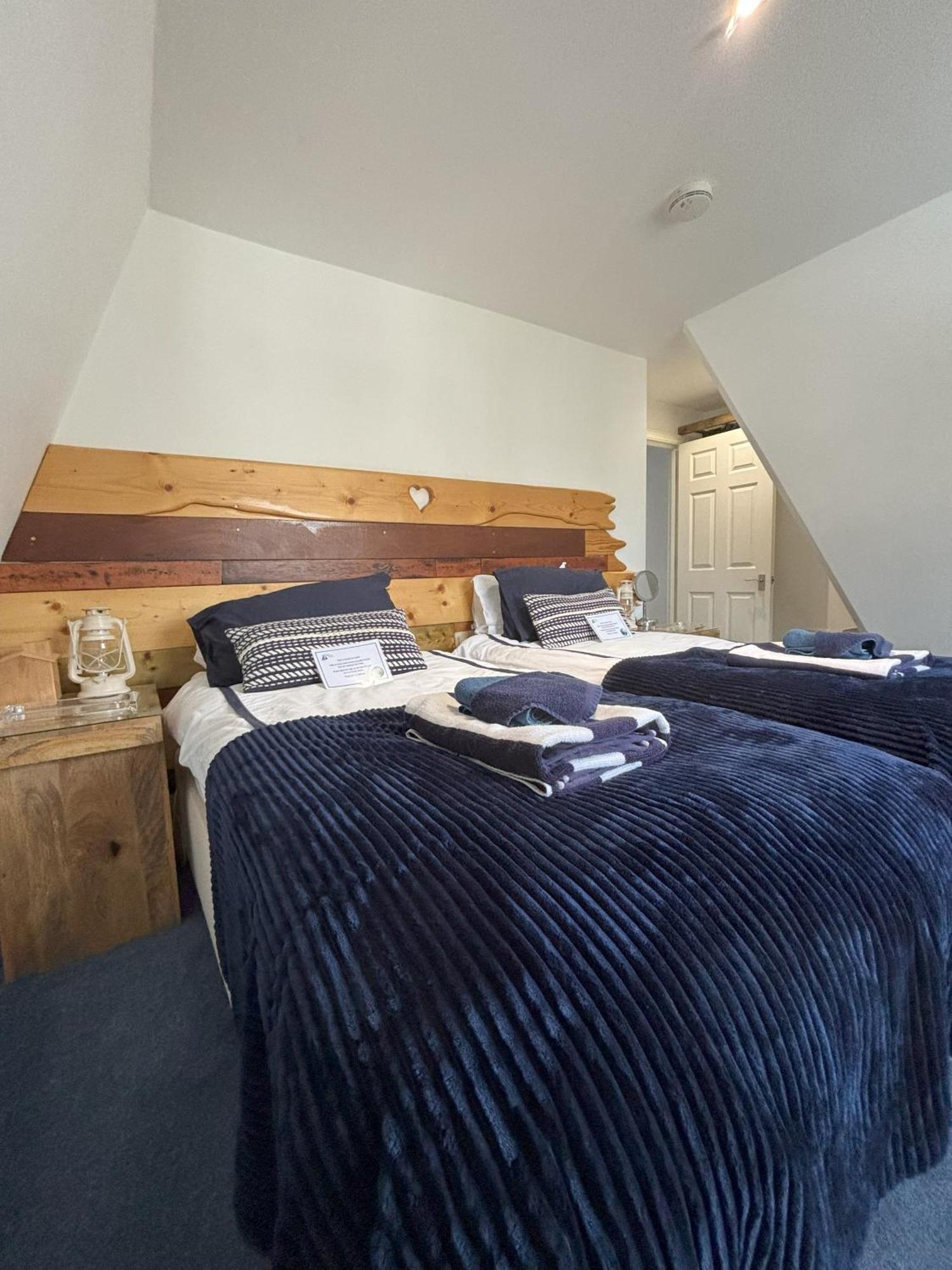 The Beach House Holiday Apartments Истбурн Экстерьер фото